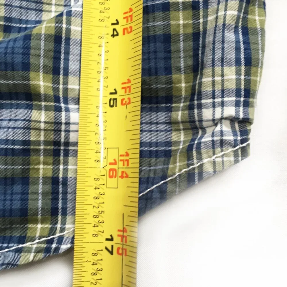 Carter's boy's long sleeved plaid shirt size 5